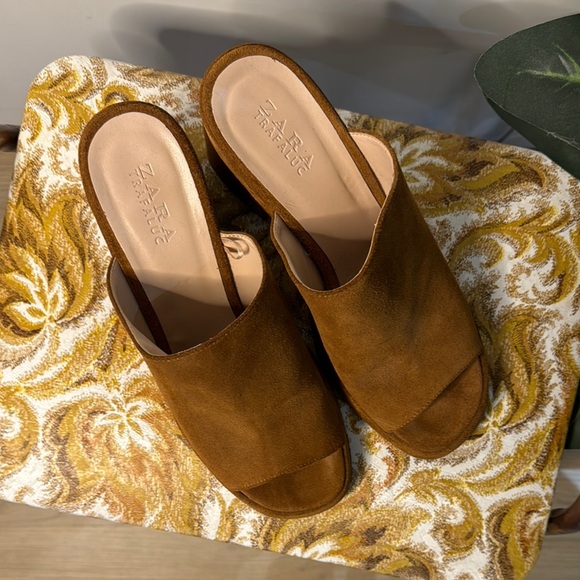 Steve Madden Brown Suede Mules - Picture 8 of 8